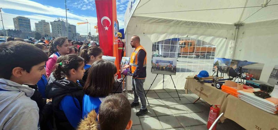 Talas Belediyesi’nden Meydanda Deprem Standı