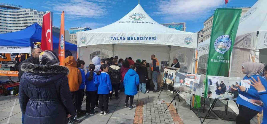 Talas Belediyesi’nden Meydanda Deprem Standı