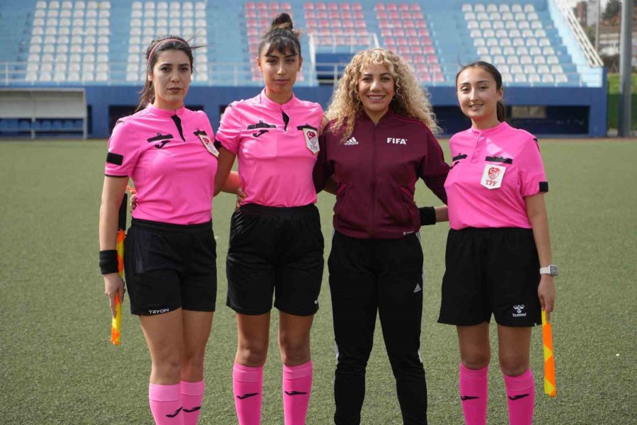 8 Mart Dünya Kadınlar Günü Öncesi Kadın Hakemler Konuştu!