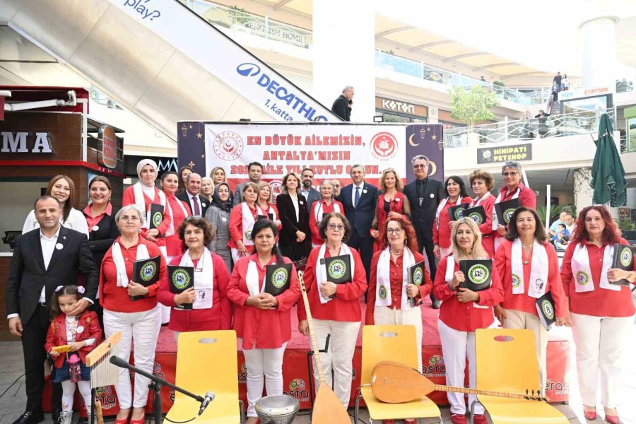 Vali Hulusi Şahin: "kadınlarımız Başımızın Tacıdır"