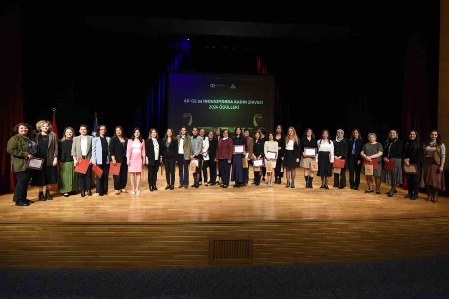 Anadolu Üniversitesi 2024 Yılı Ar-ge Ve İnovasyonda Kadın Zirvesi Ödülleri Sahiplerini Buldu