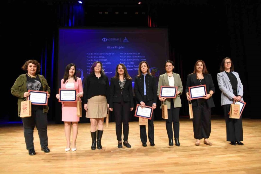 Anadolu Üniversitesi 2024 Yılı Ar-ge Ve İnovasyonda Kadın Zirvesi Ödülleri Sahiplerini Buldu