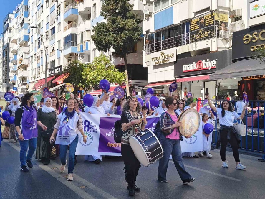 Antalya’da Kadınlar 8 Mart İçin Yürüdü