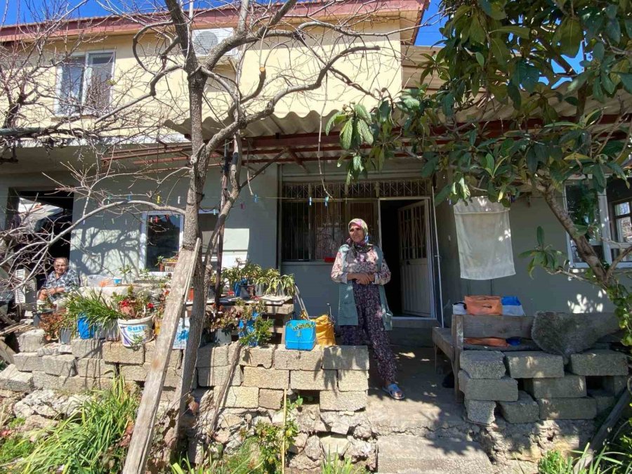 Felçli Kocasını Tıraş Ederken Görüntülenen Kadın: "sadece İyi Günde Değil Kötü Günde De Yanındayım"