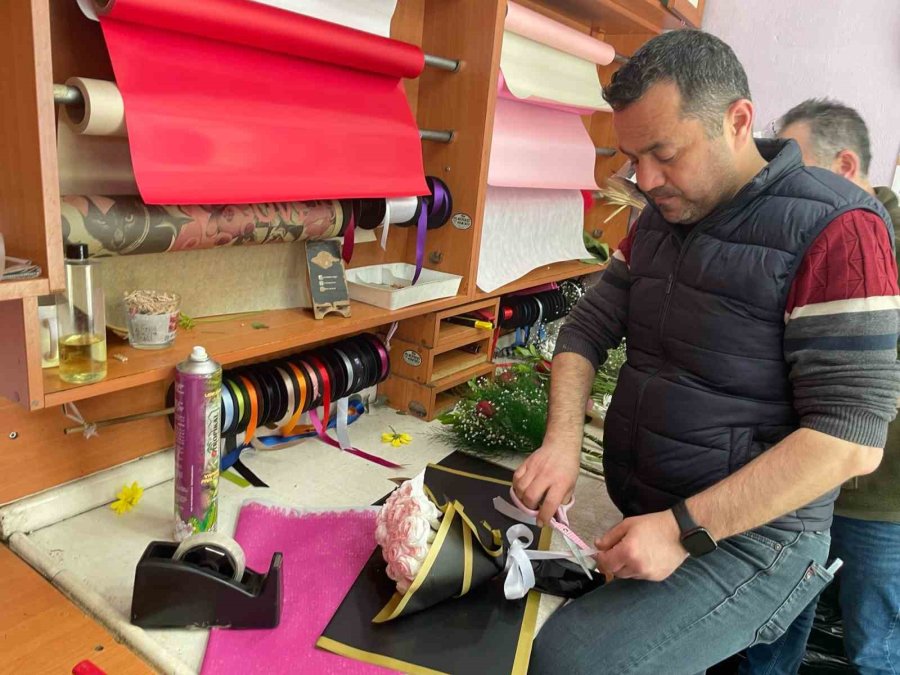 Kadınlara Hediye Vermek İsteyenlerin Tercihi Çiçekten Yana Oldu