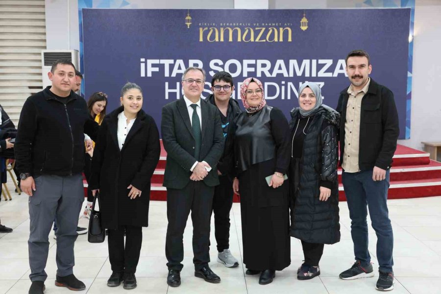 Başkan Özdoğan: "yüz Akı Hizmetlerimizin Arkasında Kocaman Bir Ekip Var"