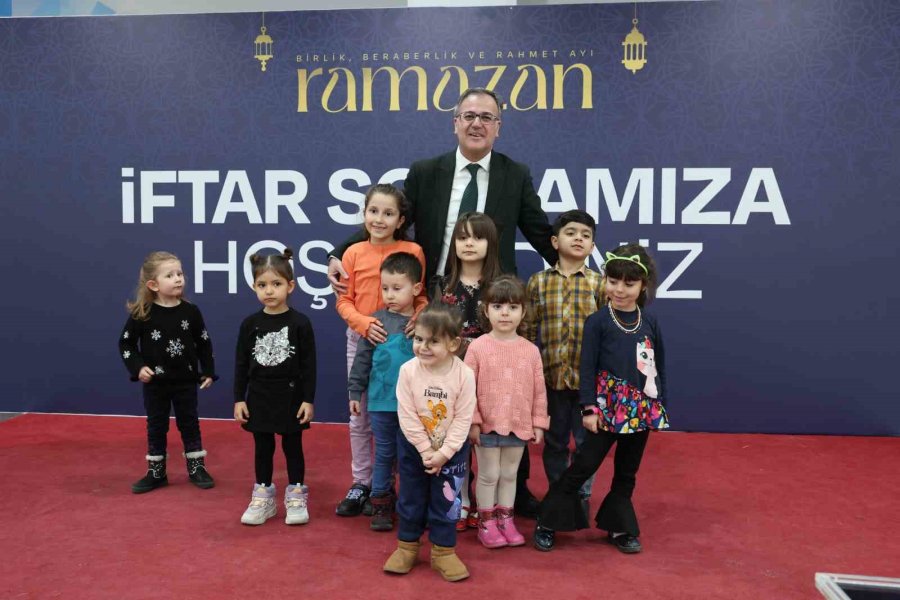 Başkan Özdoğan: "yüz Akı Hizmetlerimizin Arkasında Kocaman Bir Ekip Var"