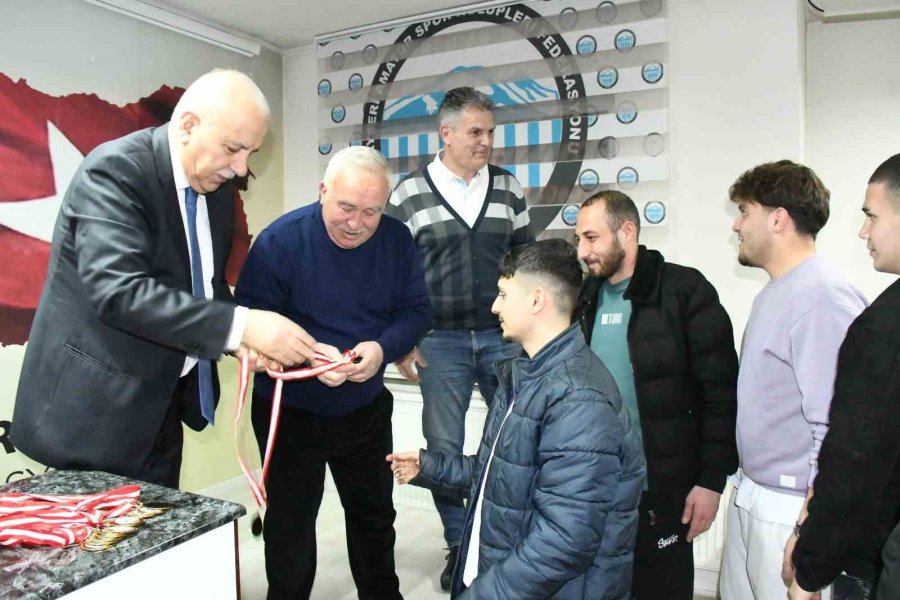 Kayseri 1. Amatör Küme Şampiyonları Kupasına Kavuştu