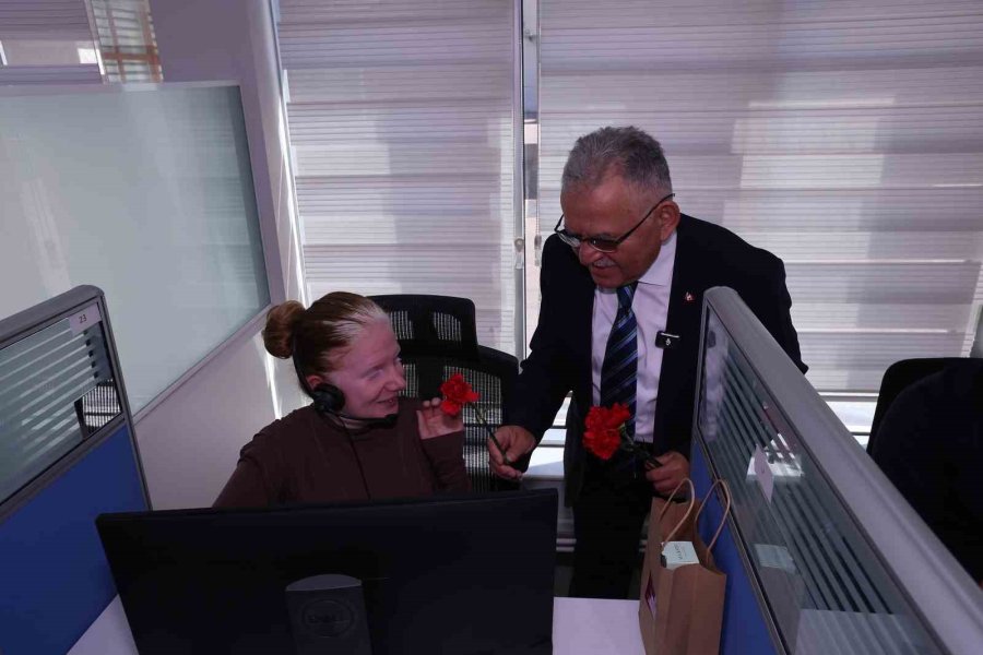 Başkan Büyükkılıç’tan Dünya Kadınlar Günü’ne ‘karanfilli’ Kutlama