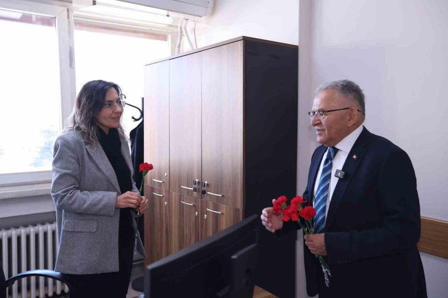 Başkan Büyükkılıç’tan Dünya Kadınlar Günü’ne ‘karanfilli’ Kutlama