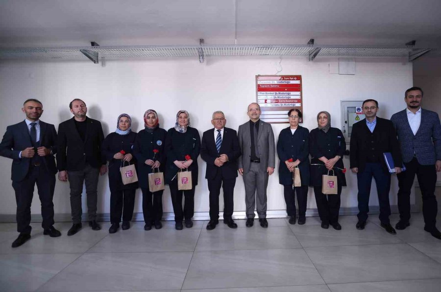 Başkan Büyükkılıç’tan Dünya Kadınlar Günü’ne ‘karanfilli’ Kutlama