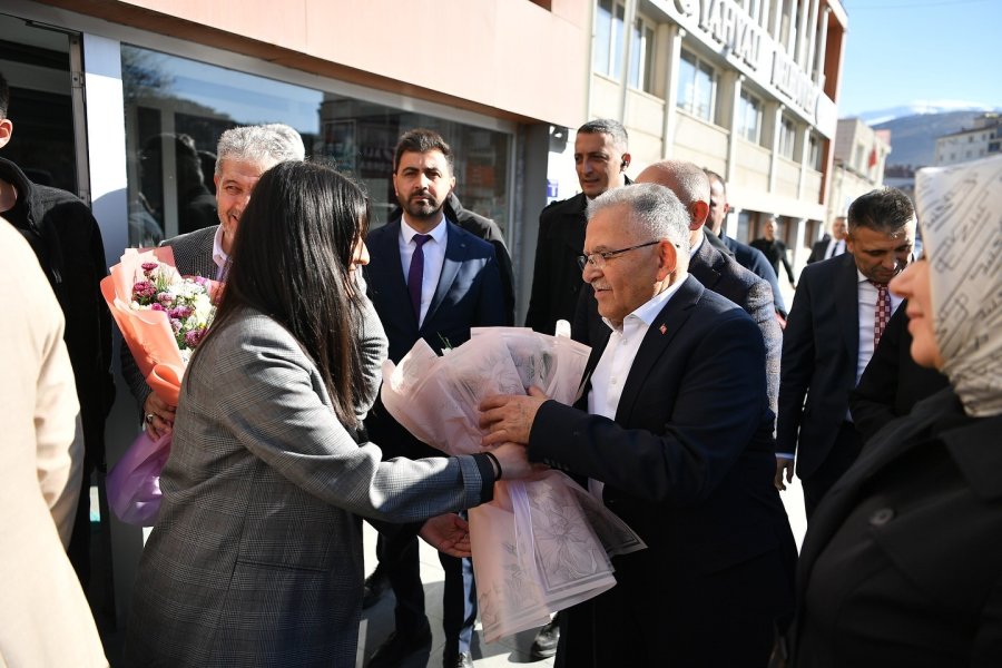 Başkan Büyükkılıç Ve Ak Parti İl Teşkilatı’ndan Yahyalı’ya Ramazan Çıkarması