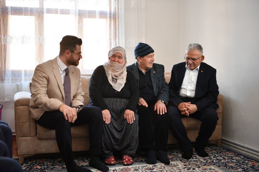 Başkan Büyükkılıç Ve Ak Parti İl Teşkilatı’ndan Yahyalı’ya Ramazan Çıkarması