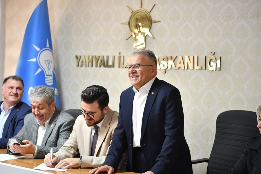 Başkan Büyükkılıç Ve Ak Parti İl Teşkilatı’ndan Yahyalı’ya Ramazan Çıkarması