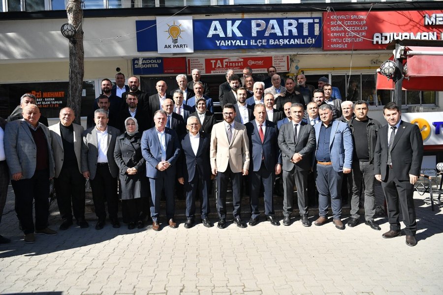Başkan Büyükkılıç Ve Ak Parti İl Teşkilatı’ndan Yahyalı’ya Ramazan Çıkarması