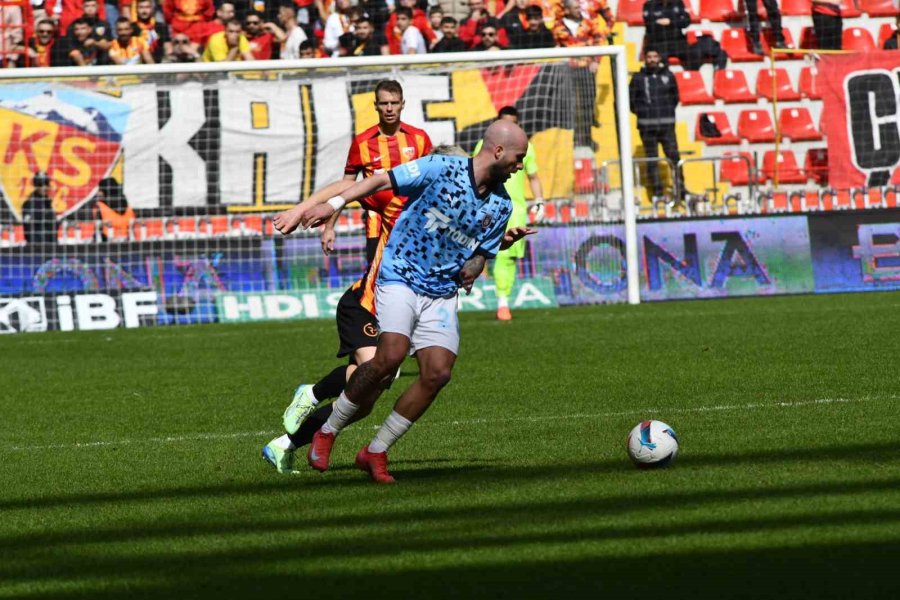 Trendyol Süper Lig: Kayserispor: 1 - Başakşehir: 0 (ilk Yarı)