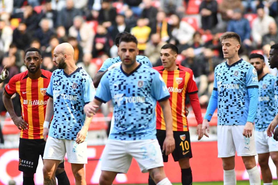 Trendyol Süper Lig: Kayserispor: 1 - Başakşehir: 0 (ilk Yarı)