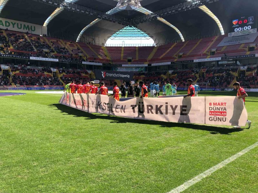 Trendyol Süper Lig: Kayserispor: 1 - Başakşehir: 0 (ilk Yarı)