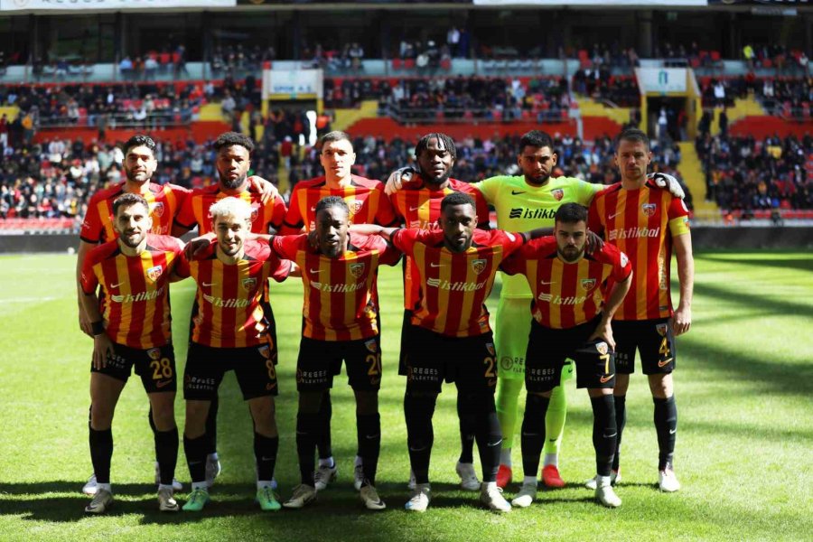 Trendyol Süper Lig: Kayserispor: 1 - Başakşehir: 0 (ilk Yarı)
