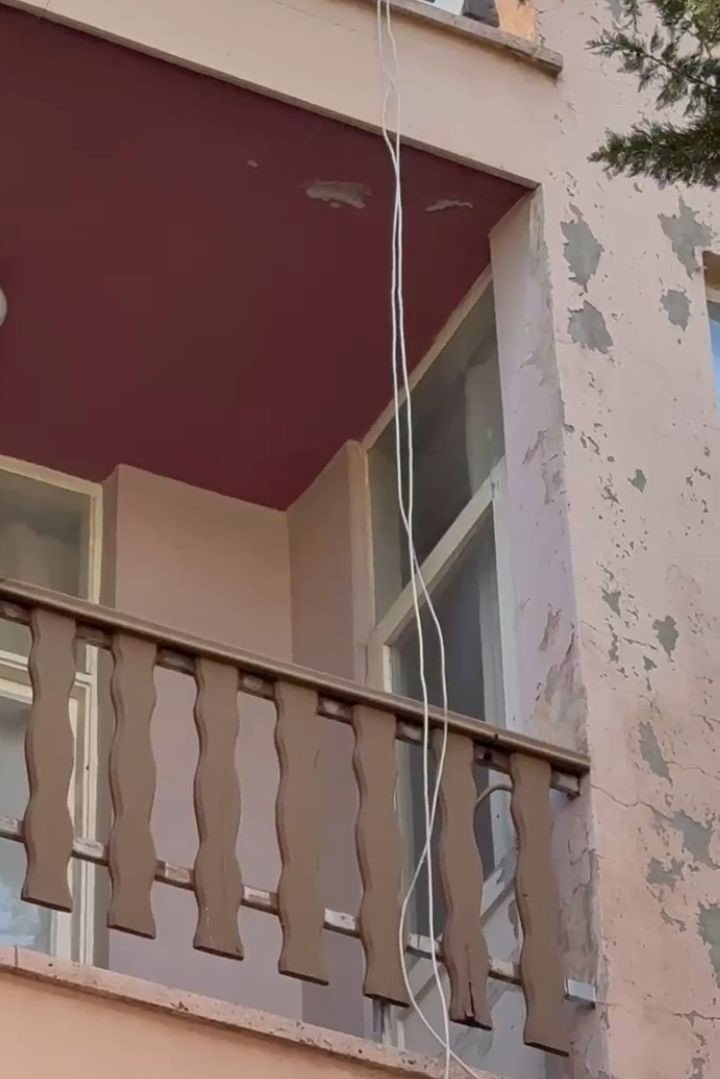 Damdan Sarkarak Evine Girmeye Çalıştı, Sonu Kötü Bitti