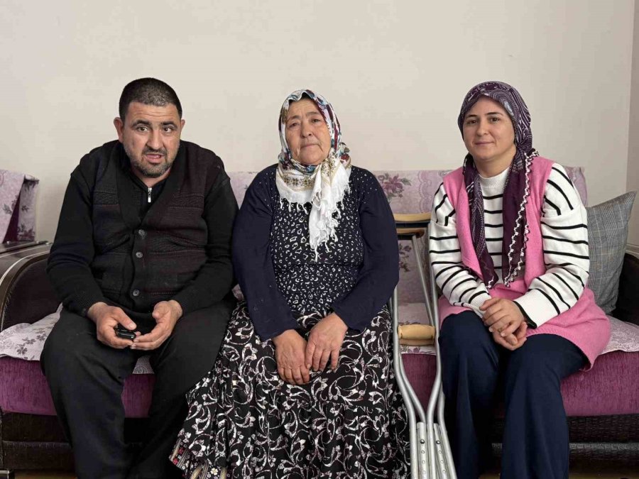 Engelli Anne, Engelli Oğluyla Yaşam Mücadelesi Veriyor