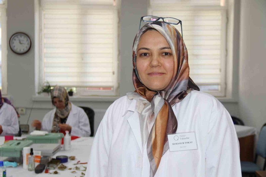 Kadınlar Burada Unutulmaya Yüz Tutmuş Sanatları İcra Ediyor