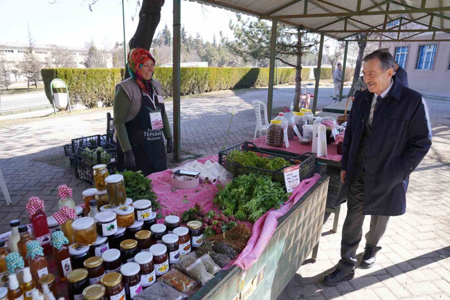 Başkan Ataç 8 Mart Dünya Kadınlar Günü’nü Üreticilerle Kutladı