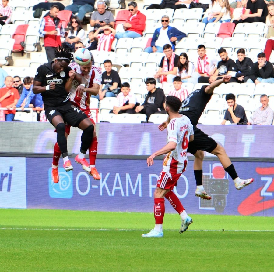Trendyol Süper Lig: Antalyaspor: 0 - Çaykur Rizespor: 0 (ilk Yarı)