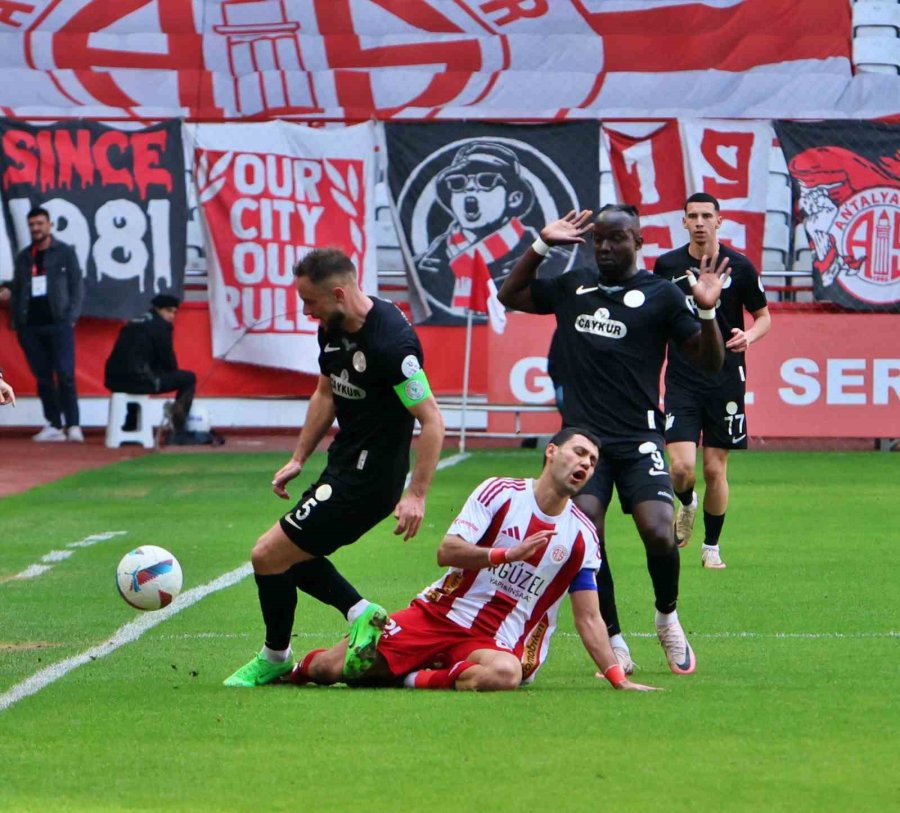 Trendyol Süper Lig: Antalyaspor: 0 - Çaykur Rizespor: 0 (ilk Yarı)
