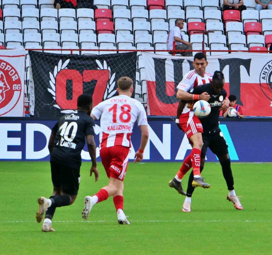 Trendyol Süper Lig: Antalyaspor: 0 - Çaykur Rizespor: 0 (ilk Yarı)