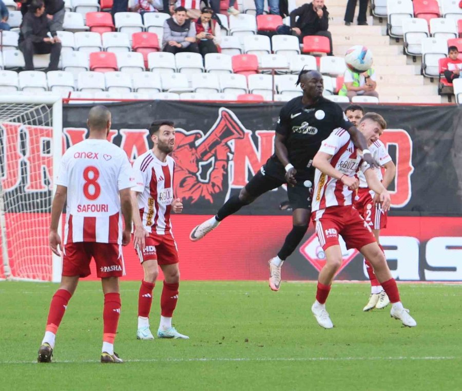 Trendyol Süper Lig: Antalyaspor: 0 - Çaykur Rizespor: 0 (ilk Yarı)