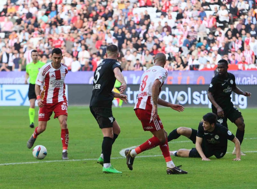 Trendyol Süper Lig: Antalyaspor: 0 - Çaykur Rizespor: 0 (ilk Yarı)