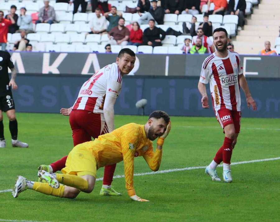 Trendyol Süper Lig: Antalyaspor: 0 - Çaykur Rizespor: 0 (ilk Yarı)