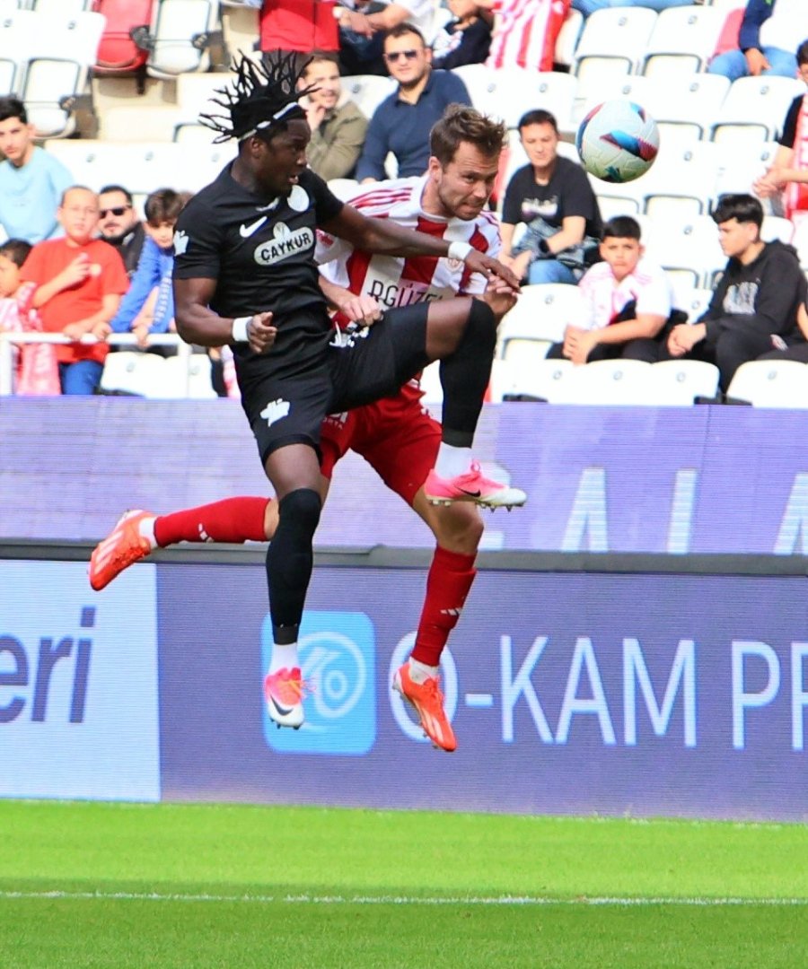 Trendyol Süper Lig: Antalyaspor: 0 - Çaykur Rizespor: 0 (ilk Yarı)