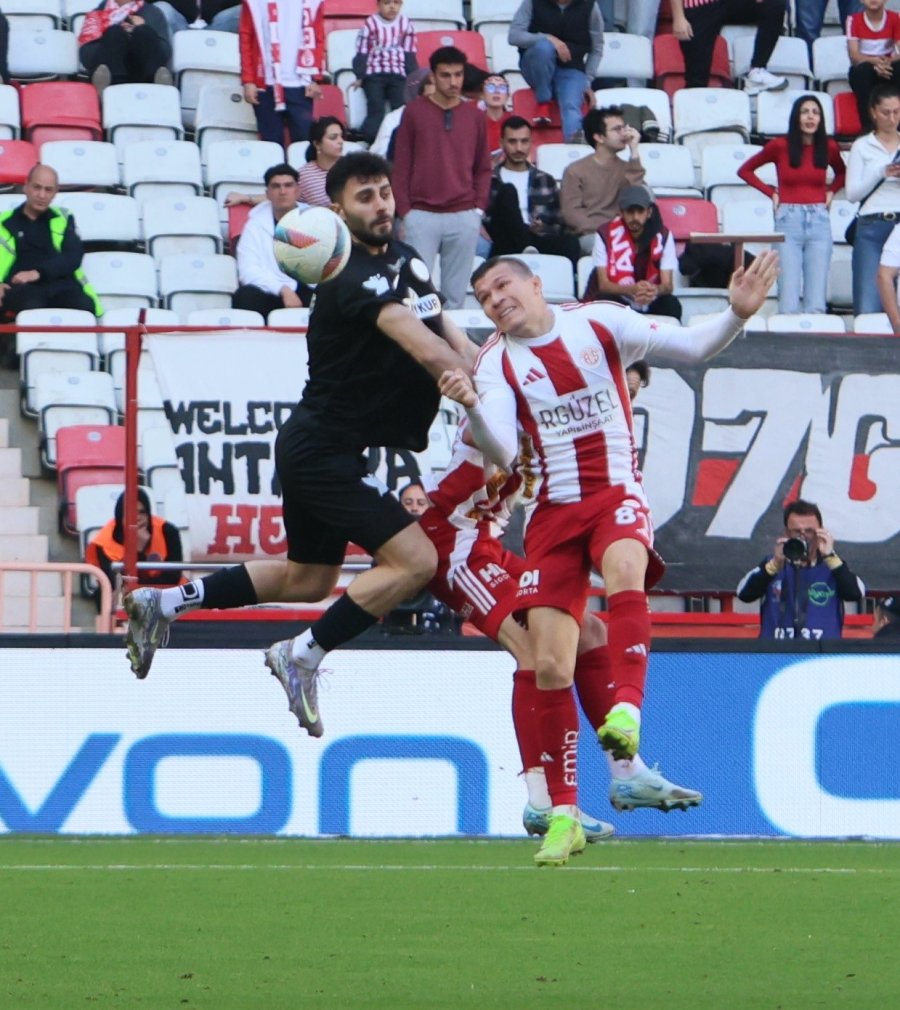 Trendyol Süper Lig: Antalyaspor: 0 - Çaykur Rizespor: 0 (ilk Yarı)