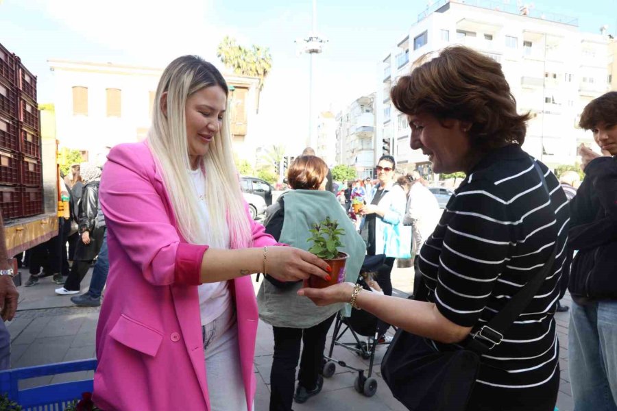 Büyükşehir Belediyesi, 8 Mart Dünya Kadınlar Günü’nü Renkli Etkinliklerle Kutladı