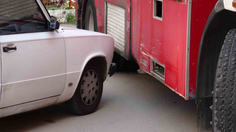 Balkondan Merdivenle Daireye Giren Ekipler Yaşlı Adamı Uyurken Buldu