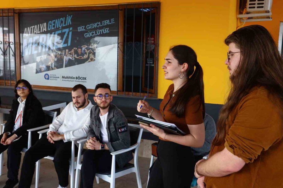 Gençlik Merkezi’nde Pratik İngilizce Konuşma Etkinliği Düzenledi