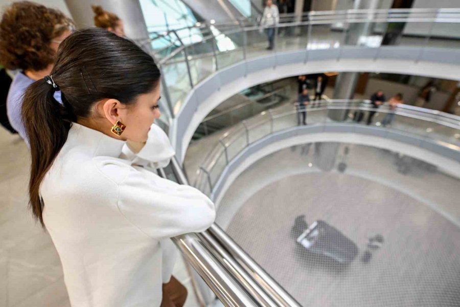 Otizmli Piyanist, Belediye Binasında Piyano Resitali Sunuyor