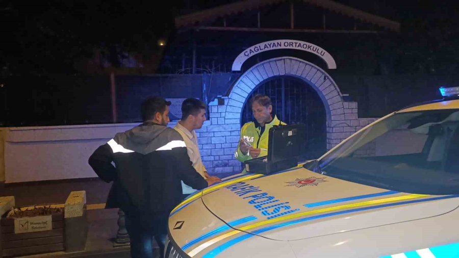 Otomobilin Yaya Geçidinde Çarptığı Kişi Yaralandı