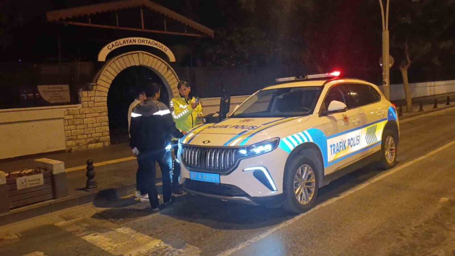 Otomobilin Yaya Geçidinde Çarptığı Kişi Yaralandı