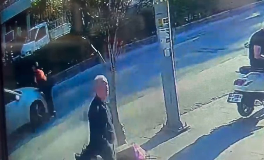 Yola Fırlayan Genç Kız Otomobilden Kaçamadı