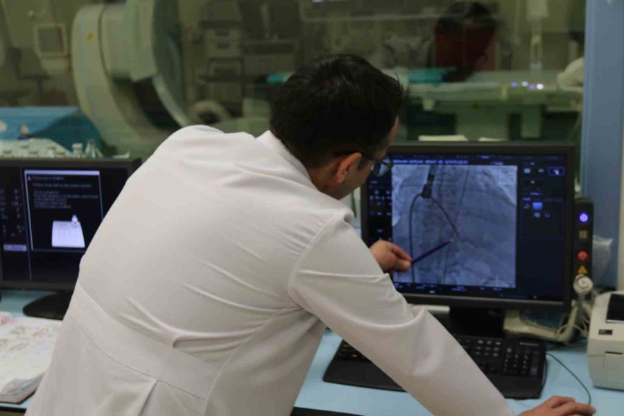 Kalbindeki Delik Kapatılan Hasta, Bu Rahatsızlığı Geçirip Yaşayan 9 Kişiden Biri Oldu