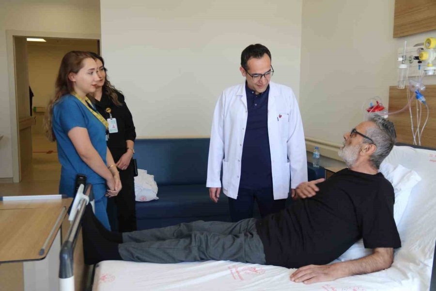 Kalbindeki Delik Kapatılan Hasta, Bu Rahatsızlığı Geçirip Yaşayan 9 Kişiden Biri Oldu