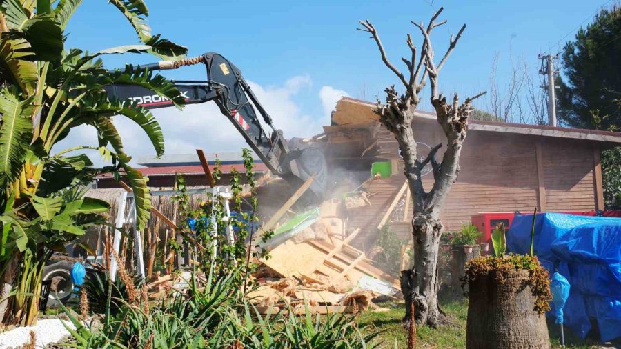 Kemer’de Kaçak Yapı Yıkıldı