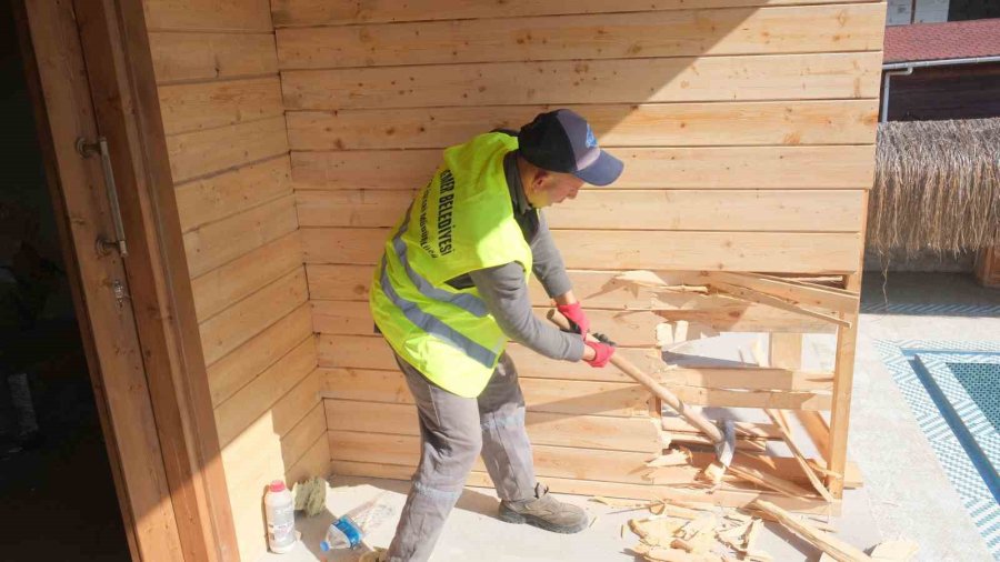 Kemer’de Kaçak Yapı Yıkıldı