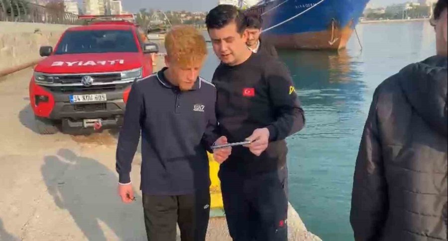 Denize Düşen Telefonu Dalgıç İtfaiye Eri Çıkardı
