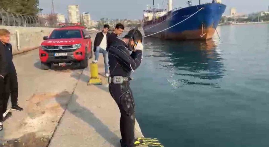 Denize Düşen Telefonu Dalgıç İtfaiye Eri Çıkardı