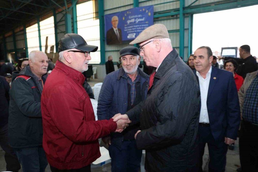 Başkan Kurt 75’inci Yıl Mahallesi’ndeki İftarda Binlerce Vatandaşla Buluştu