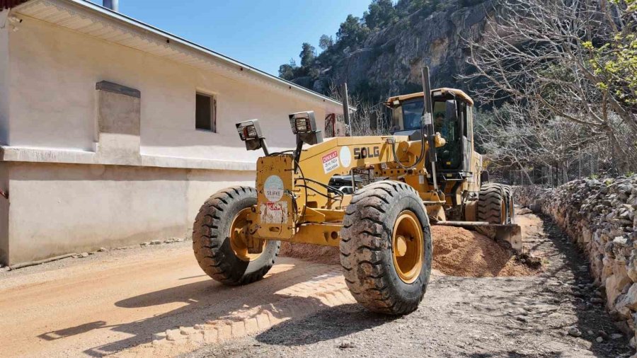 Silifke’de Yol Düzenleme Çalışmaları